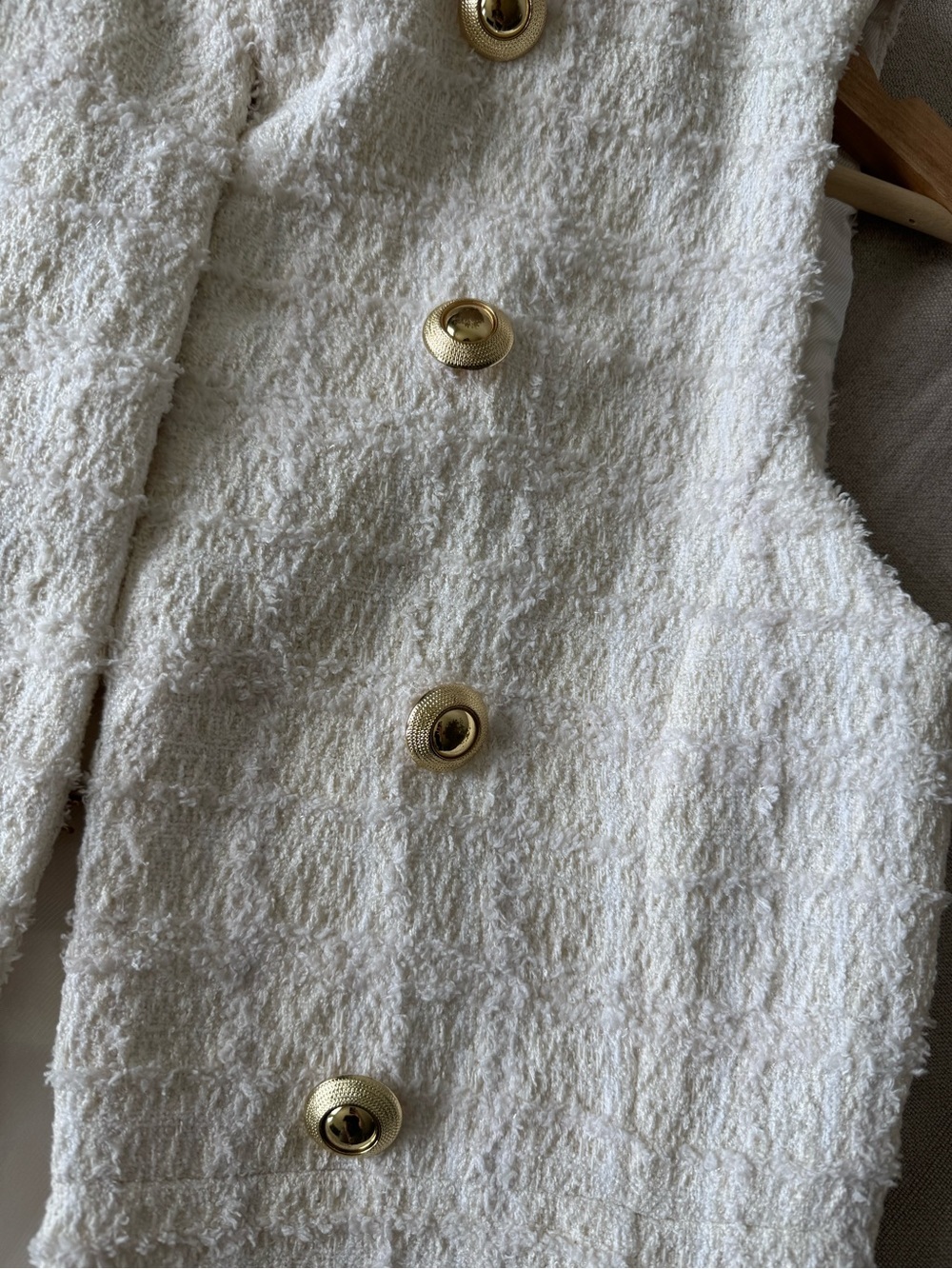 Zara Cream Tweed Gold Button Sleeveless Vest Blazer Jacket Size Medium - Picture 4 of 4